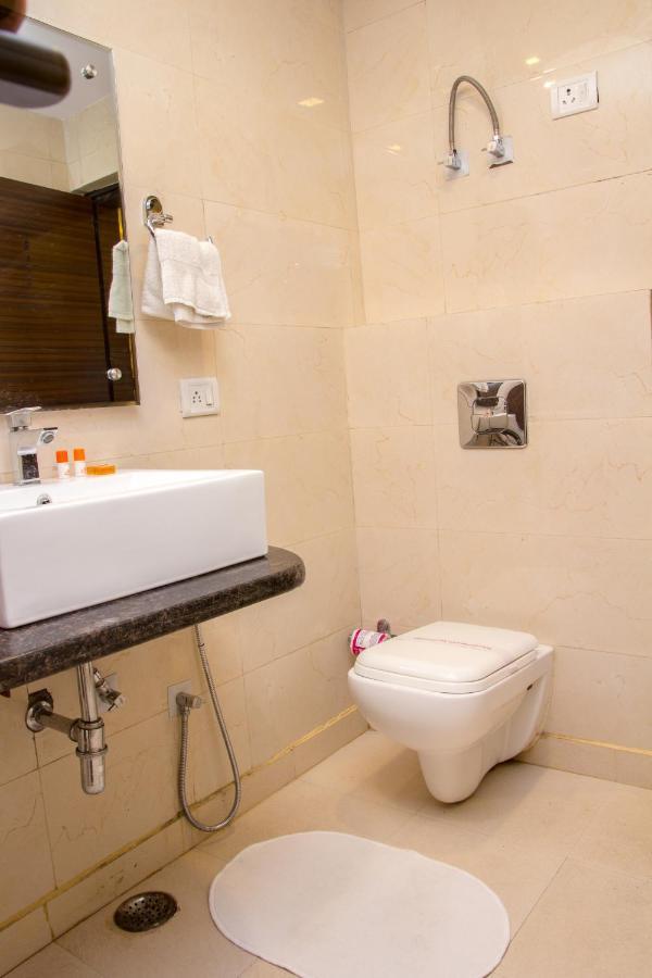 Hotel Pawan Plaza Near Sir Ganga Ram Hospital Delhi  Luaran gambar
