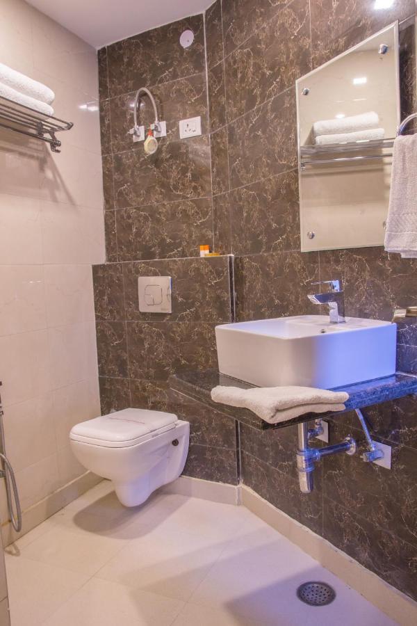 Hotel Pawan Plaza Near Sir Ganga Ram Hospital Delhi  Luaran gambar