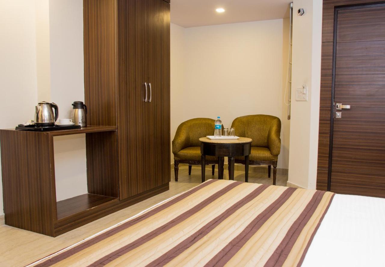 Hotel Pawan Plaza Near Sir Ganga Ram Hospital Delhi  Luaran gambar
