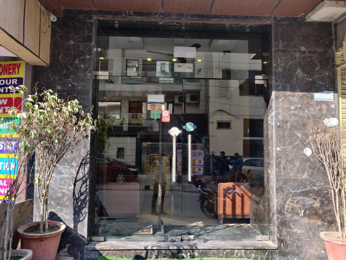 Hotel Pawan Plaza Near Sir Ganga Ram Hospital Delhi  Luaran gambar