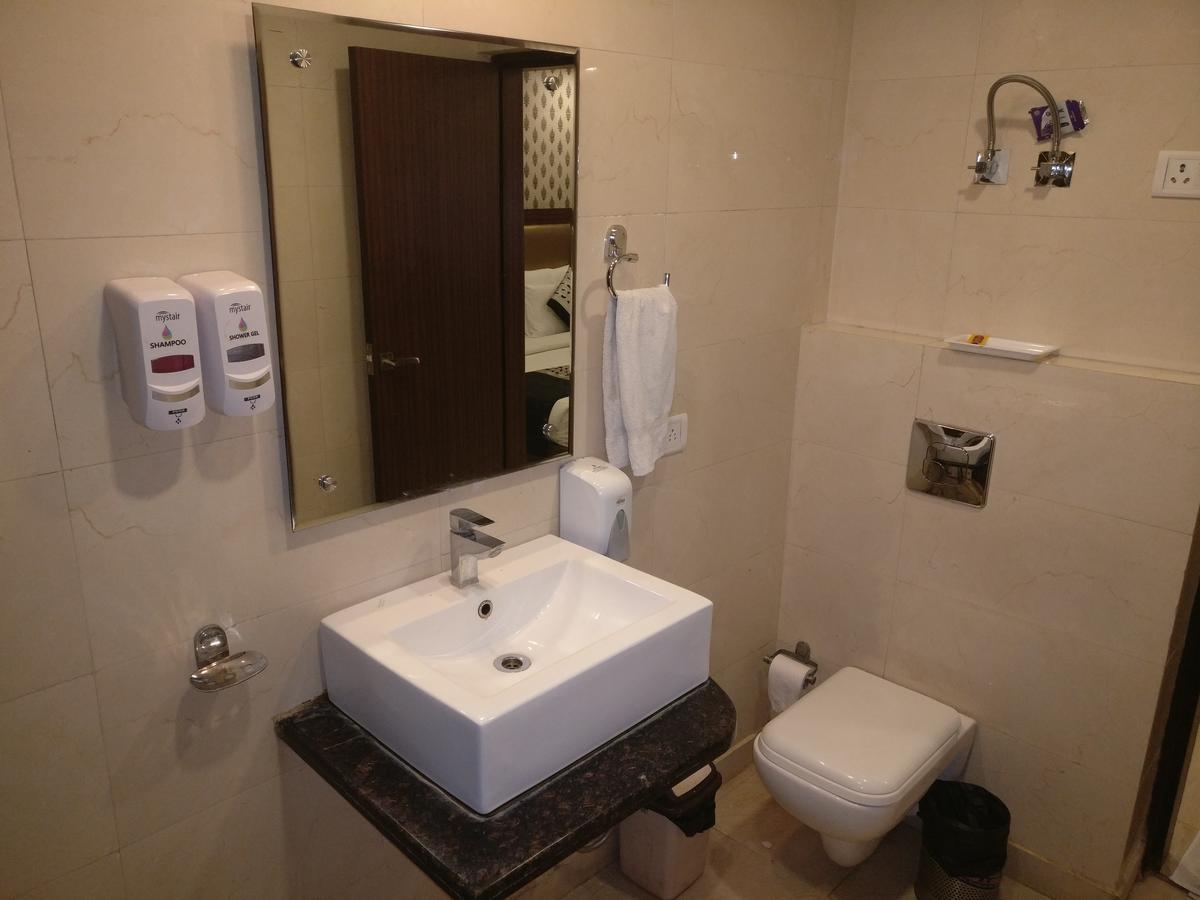Hotel Pawan Plaza Near Sir Ganga Ram Hospital Delhi  Luaran gambar